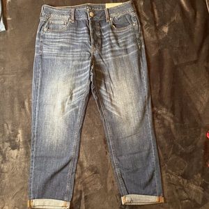American Eagle Tomgirl Cropped Button Fly Jeans 10 Short (60)